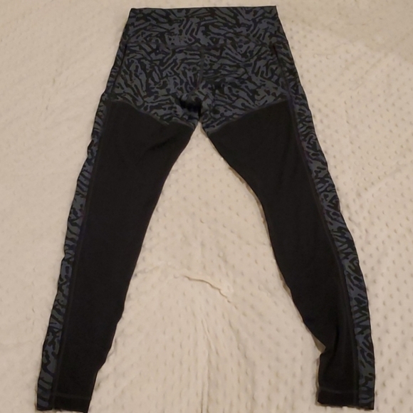 Lululemon Hot To Street Camo Mesh Legging 6 - Picture 9 of 10